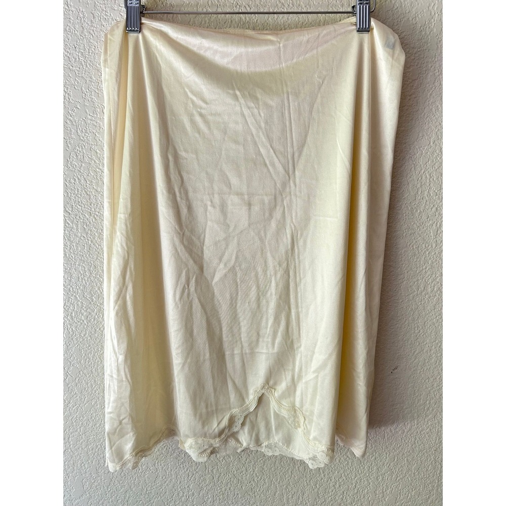 Heirloom Morning | Vintage Warner's Ivory Half Slip